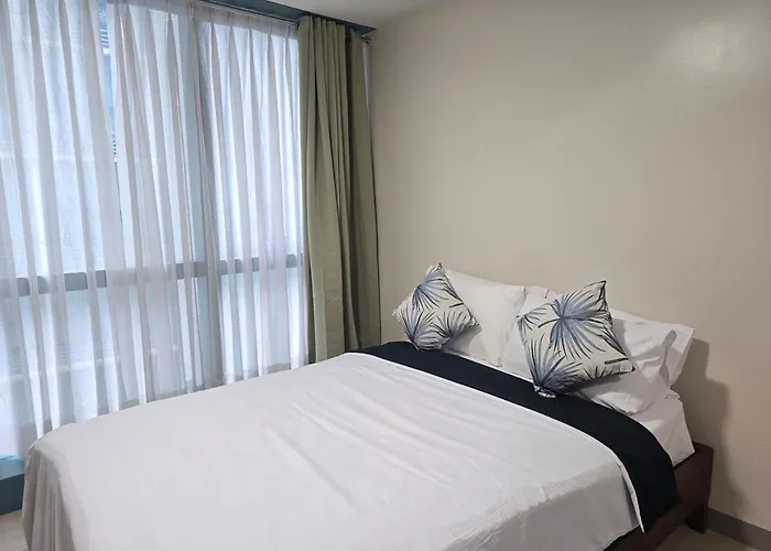 Modern Bgc One Uptown 1br Near Grand Hyatt Uptown Mitsukoshi Malls And St Lukes Medical Center * Manila