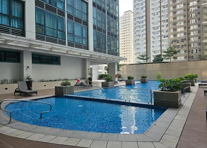 Modern Bgc One Uptown 1br Near Grand Hyatt Uptown Mitsukoshi Malls And St Lukes Medical Center *