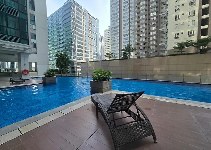 Modern Bgc One Uptown 1br Near Grand Hyatt Uptown Mitsukoshi Malls And St Lukes Medical Center *