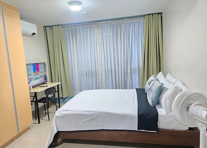 Apartment Modern Bgc One Uptown 1br Near Grand Hyatt Uptown Mitsukoshi Malls And St Lukes Medical Center Manila