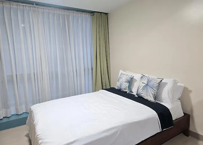 Modern Bgc One Uptown 1br Near Grand Hyatt Uptown Mitsukoshi Malls And St Lukes Medical Center Apartment *