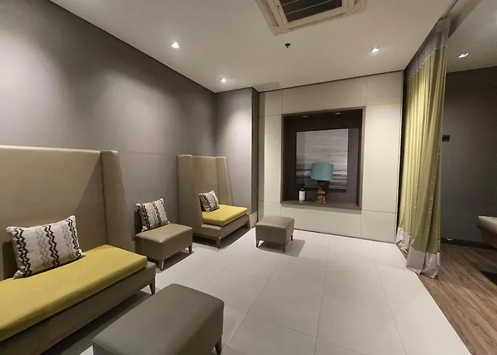 Modern Bgc One Uptown 1br Near Grand Hyatt Uptown Mitsukoshi Malls And St Lukes Medical Center Apartment Manila