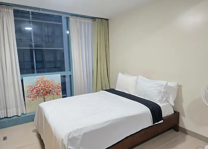 Modern Bgc One Uptown 1br Near Grand Hyatt Uptown Mitsukoshi Malls And St Lukes Medical Center Manila